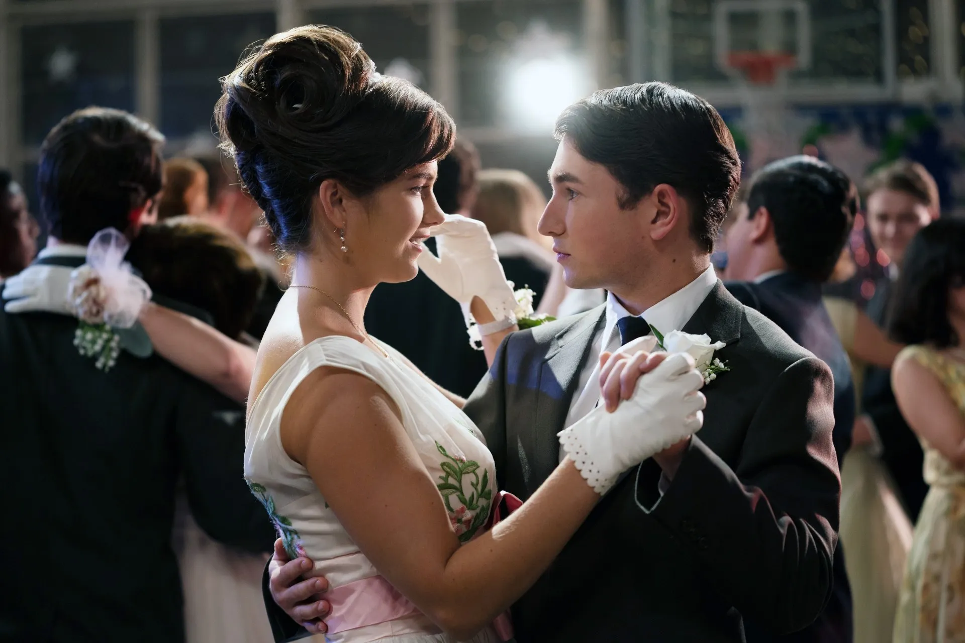 Chloe East and Gabriel LaBelle in The Fabelmans