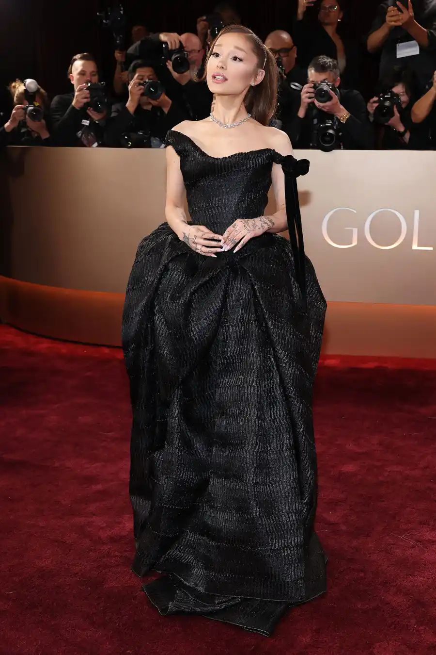 Ariana Grande Red Carpet Arrival Golden Globes 2026