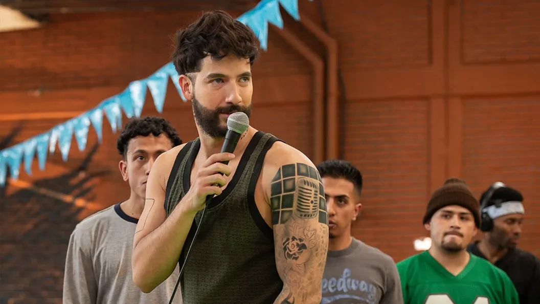 Carlos Torres, interpreta a Charly Flow, protagonista de la serie La Reina del Flow