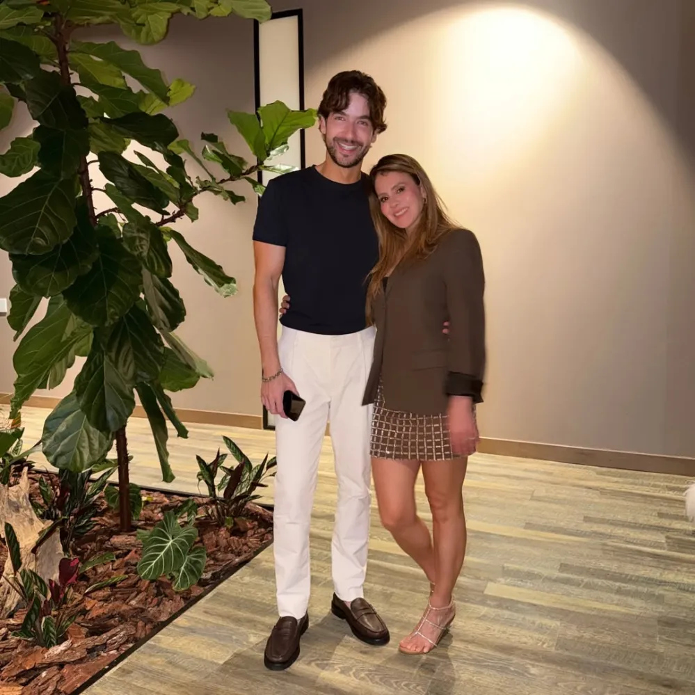 Carlos Torres, con su novia Johanna Castro.