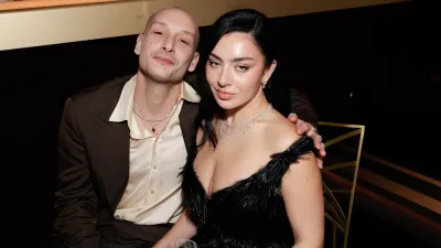 Charli-XCX-and-George-Daniel-Globes-3110216_1258b