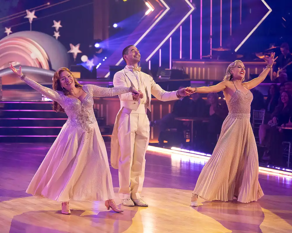 Elaine Hendrix and Lisa Ann Walter Alan Bersten DANCING WITH THE STARS Elaine Hendrix and Lisa Ann Walter 2605 Luxury Handbag Shopping Cover Story