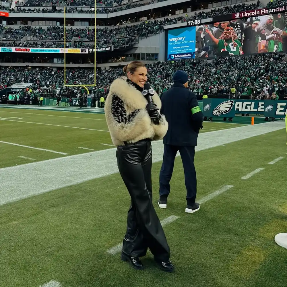 Erin Andrews Rocks Another Fur Coat During NFC Championship Game After Viral Moment