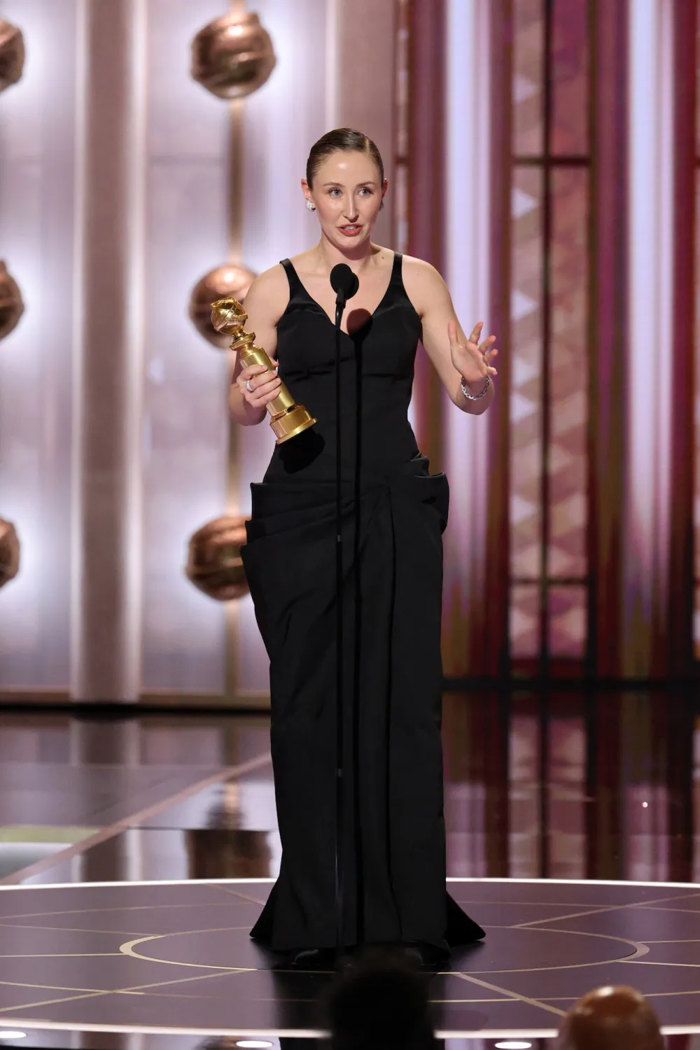 Erin-Doherty-Golden-Globes-3110199_2296