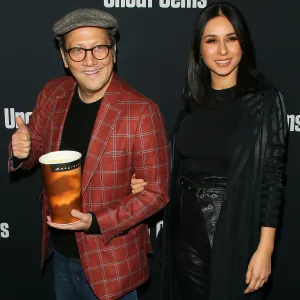 Rob Schneider y Patricia Azarcoya.