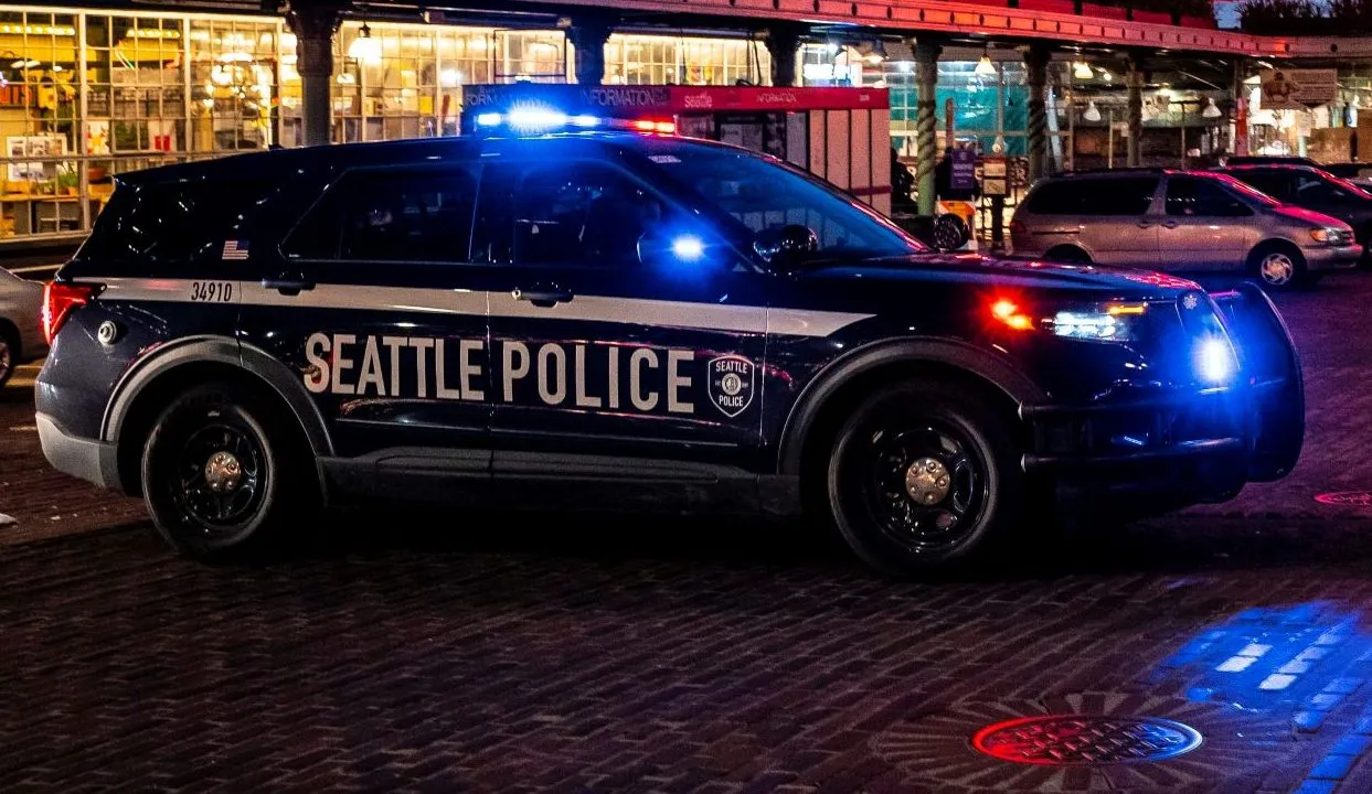 GettyImages-1232278780-Boy-Attacked-Woman-With-Screwdriver-at-Amazon-Store-Washington-Police