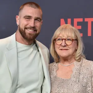 GettyImages-1526291447 Donna Kelce Travis Kelce 2023