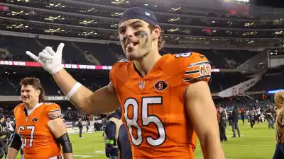 Bears’ Cole Kmet Reacts to Sister Dating Packers Player Ahead of Playoff Clash