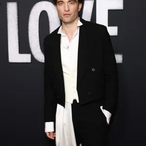 GettyImages-2244538207 Robert Pattinson's Secret Role in Marty Supreme Revealed by Josh Safdie