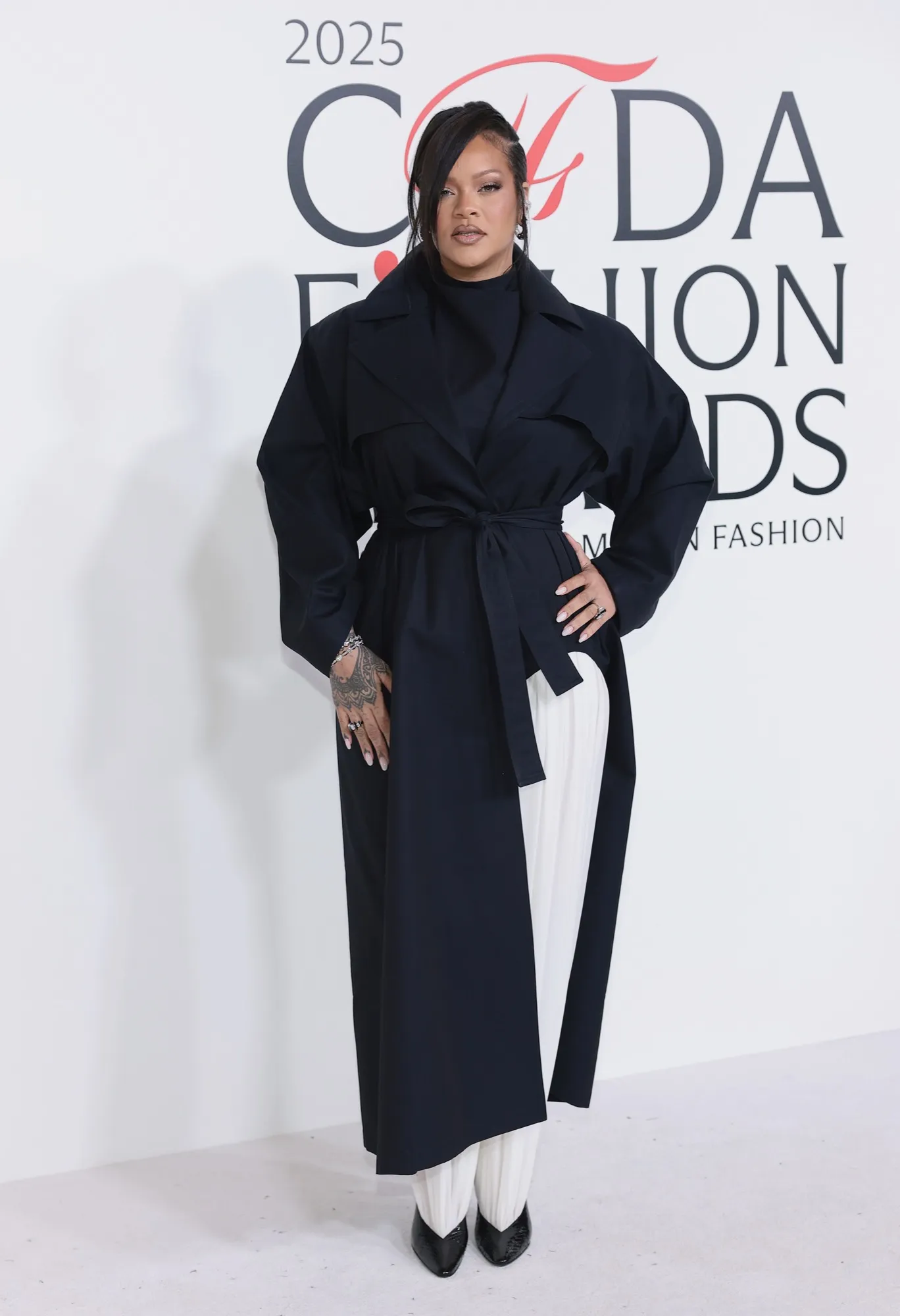 GettyImages-2244965001-rihanna-little-pouch.