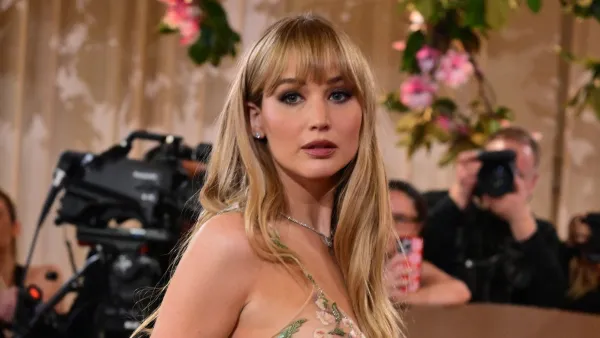 Jennifer Lawrence Attends 2026 Golden Globes in Jaw-Dropping Naked Dress