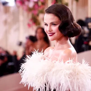 Selena Gomez Golden Globes