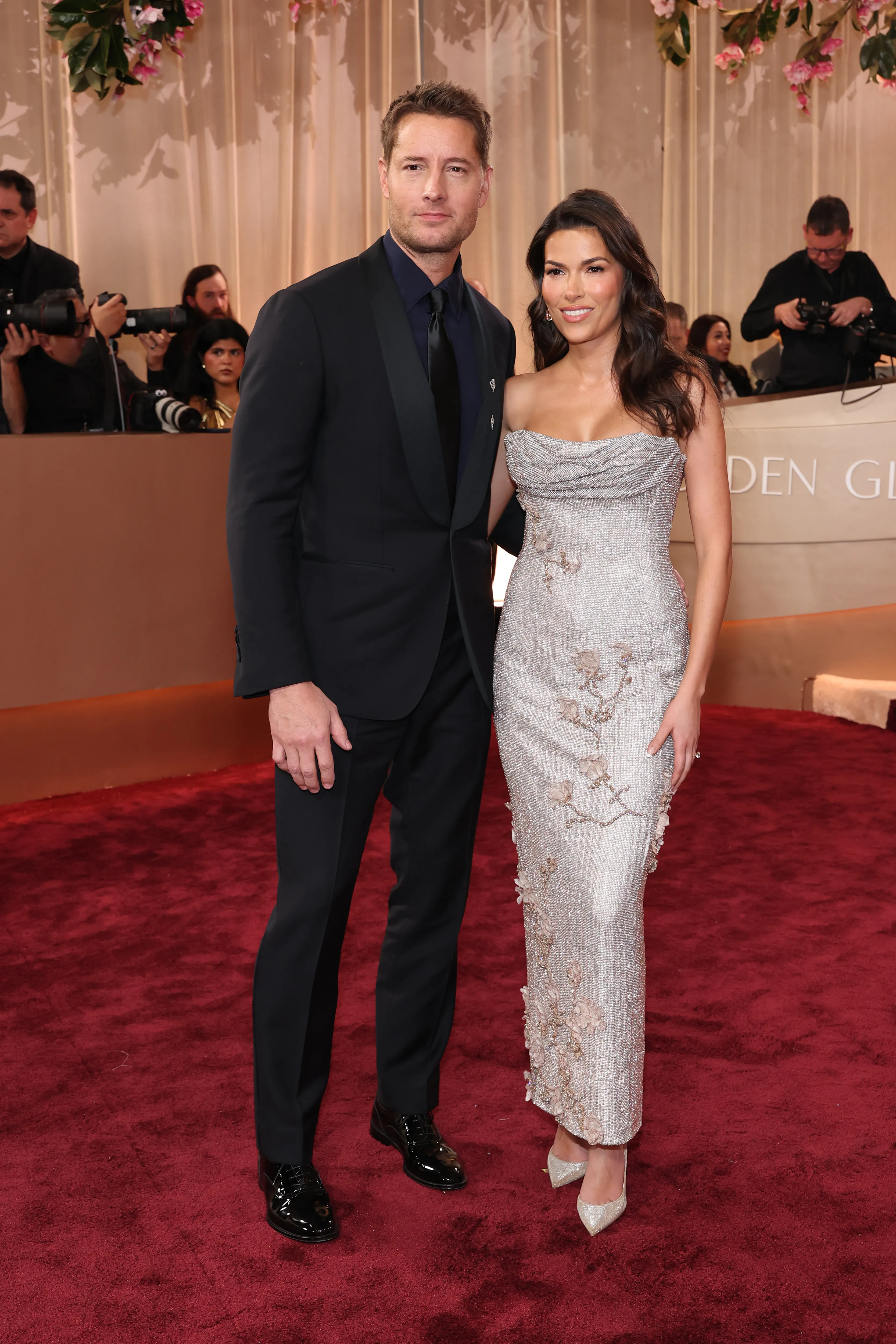 Justin Hartley Is Complimented for 'Hot Wife' Sofia Pernas at Golden Globes