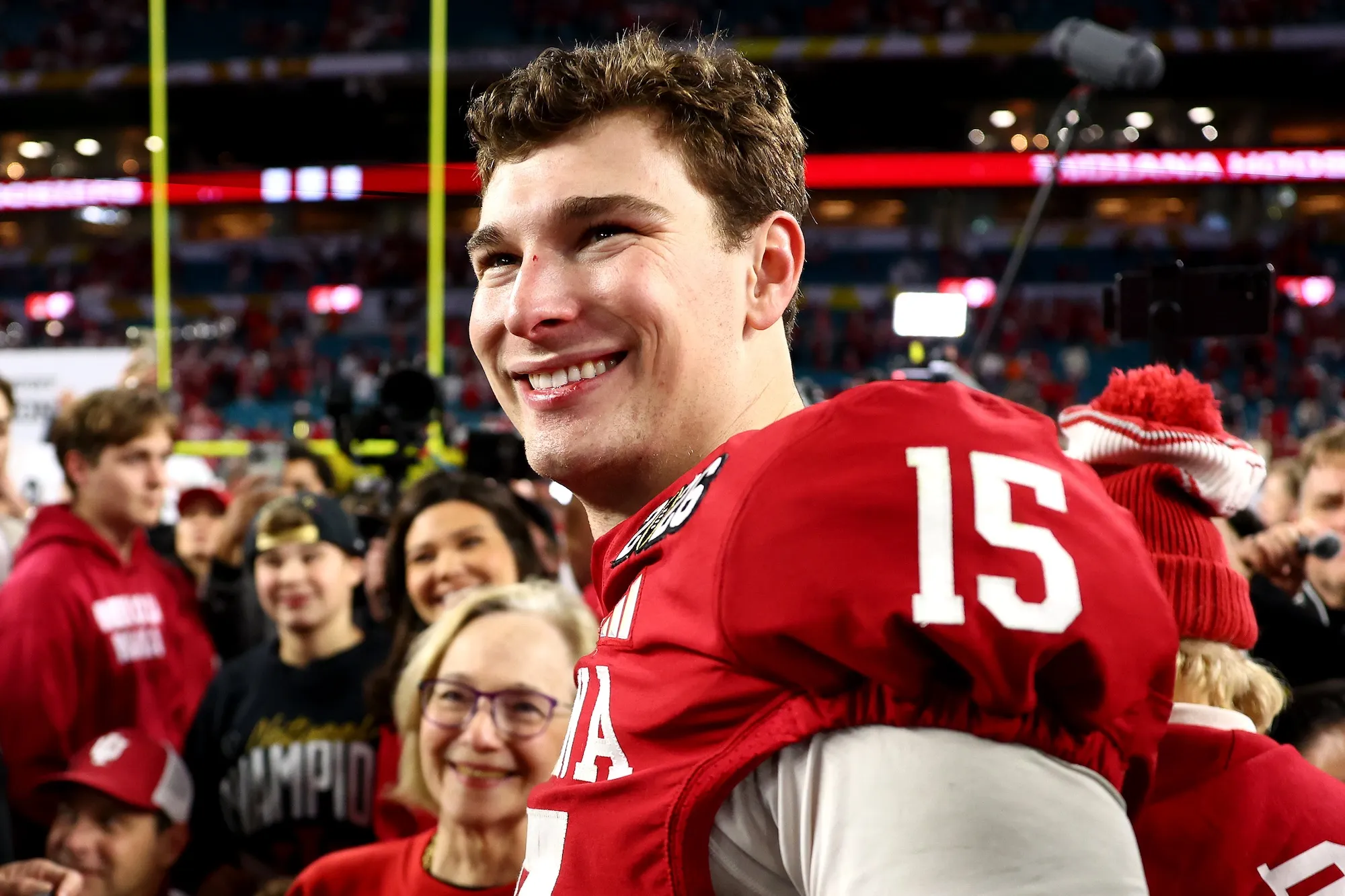 Indiana QB Fernando Mendoza Explains Why He Doesnt Have a Girlfriend