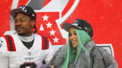 GettyImages-2258183338 cardi b reacts to patriots stefon diggs afc win