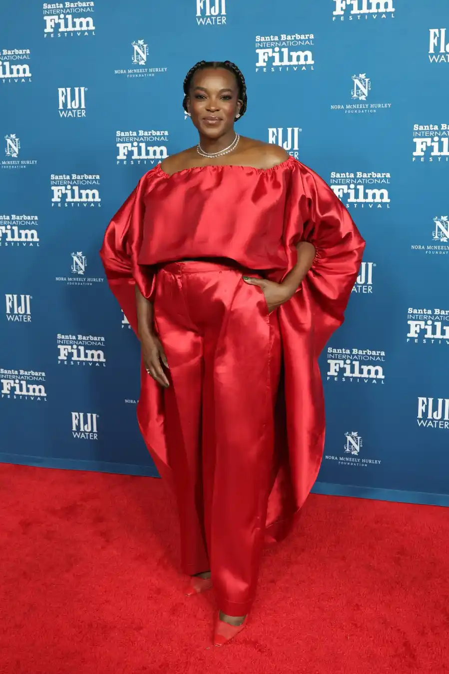 Celebrities Can’t Stop Wearing Red: Kate Hudson, Dakota Fanning and More