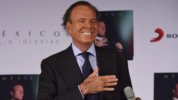 Julio Iglesias.
