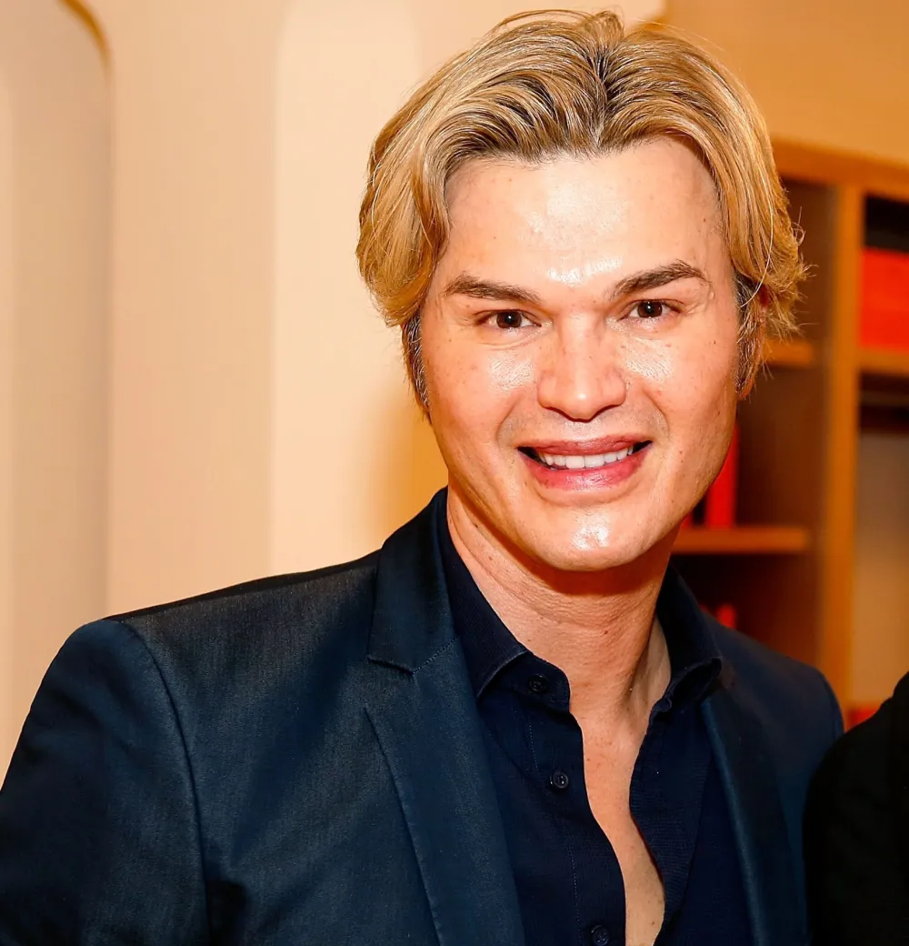 GettyImages-513413852 Celebrity Hairstylist Kim Vo Dead Tori Spelling Pays Tribute to Late Star