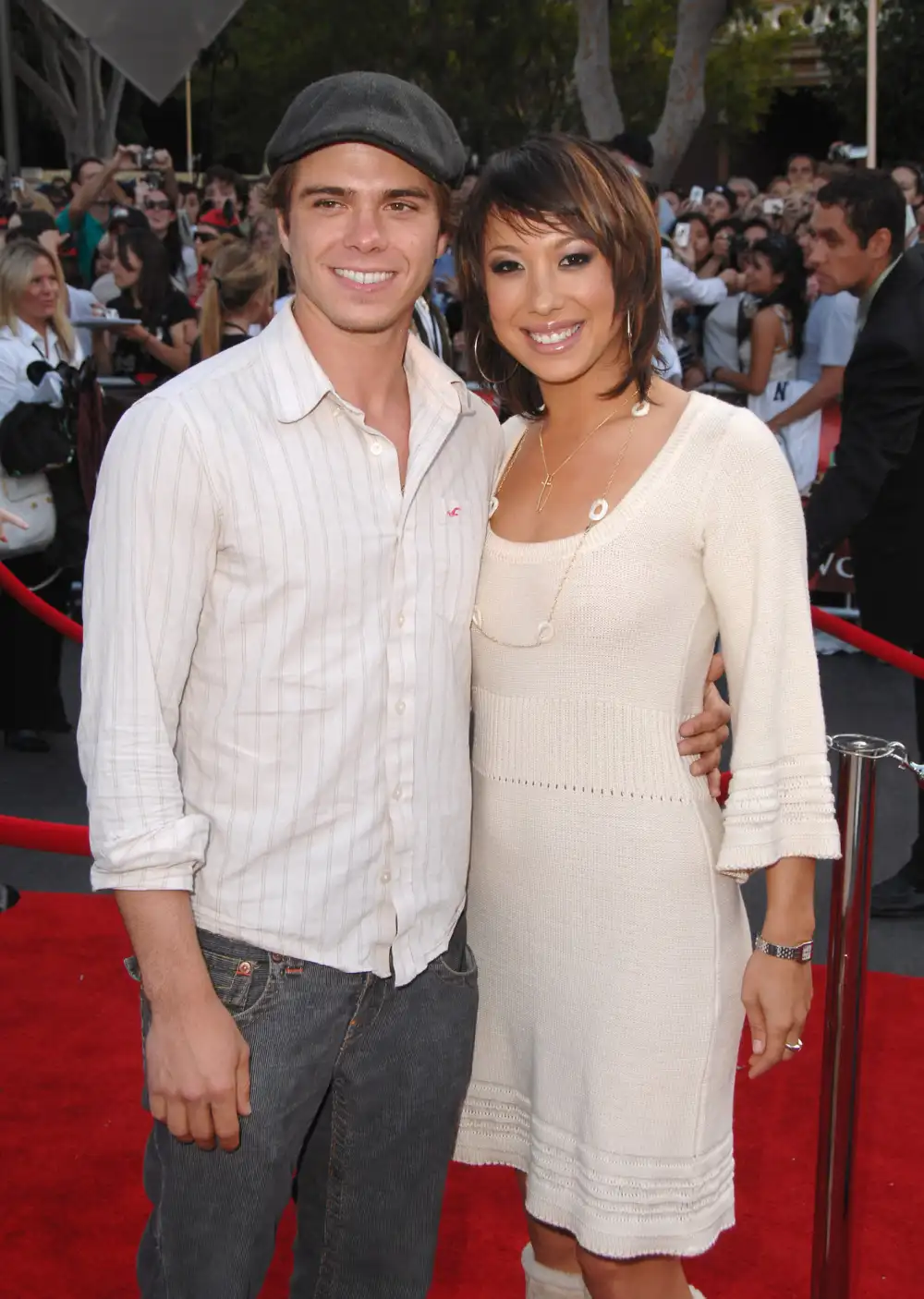 GettyImages-81326196-Matthew-Lawrence-Addresses-Growing-a-Thick-Skin-Amid-Cheryl-Burke-Divorce.jpg