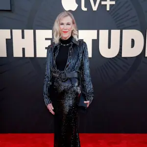 GettyImages2206757141 911 Call Reveals Catherine OHara Was Having Difficulty Breathing Before Hospitalization Report