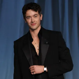 GettyImages2241661246 Tom Blyth Is Down for More RomComs After People We Meet on Vacation