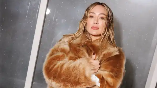 Hilary Duff Sings About Looking at Porn in New Song Aaron Idelson - Roommates-BTS-230