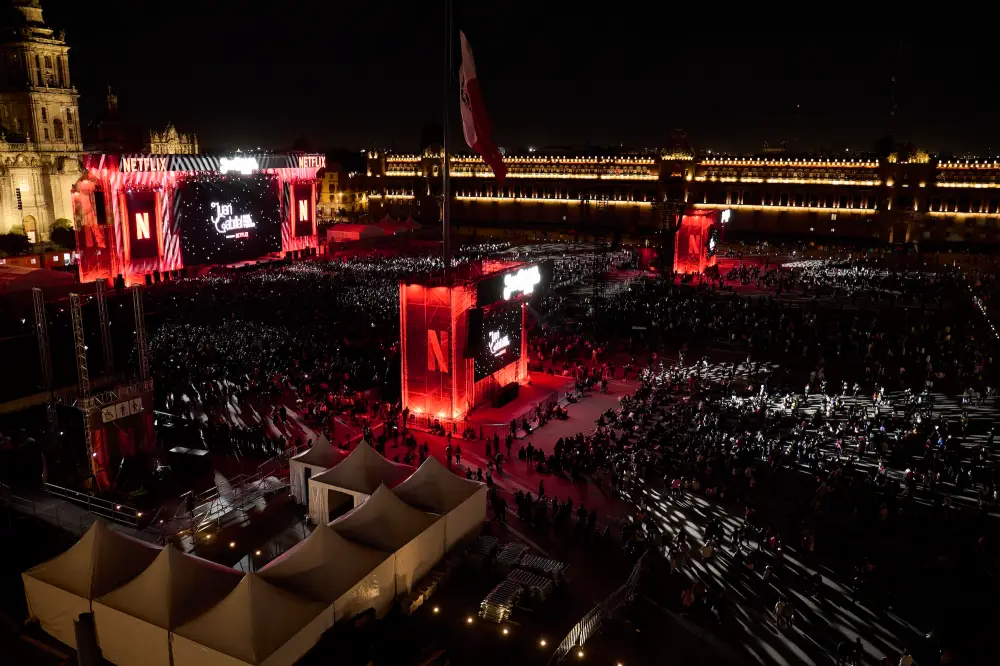 Proyecci&oacute;n del concierto de Juan Gabriel en Bellas Artes