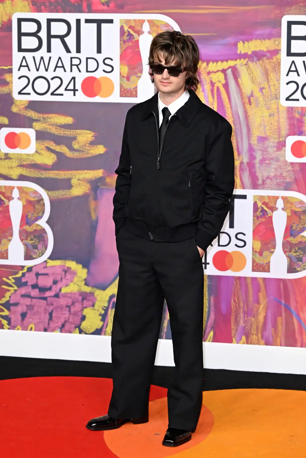 Joe Keery Debuts Blond Hair at the 2026 Golden Globes GettyImages-2053937955