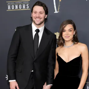 Josh-Allen-and-Hailee-Steinfeld-GettyImages-2198068512
