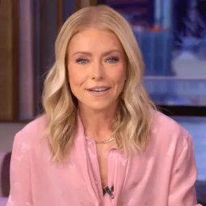 Kelly Ripa Reveals She Used Contour Instead of Foundation After Makeup Mishap Airs on Live 001