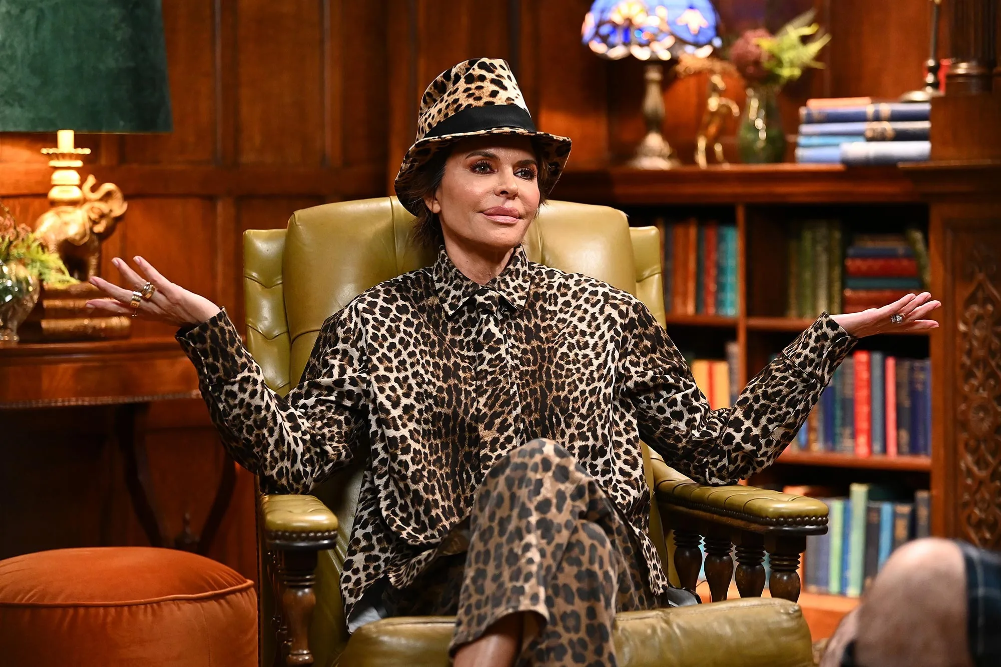 Lisa Rinna Reveals Why Nobody Suspects Rob as a Traitor