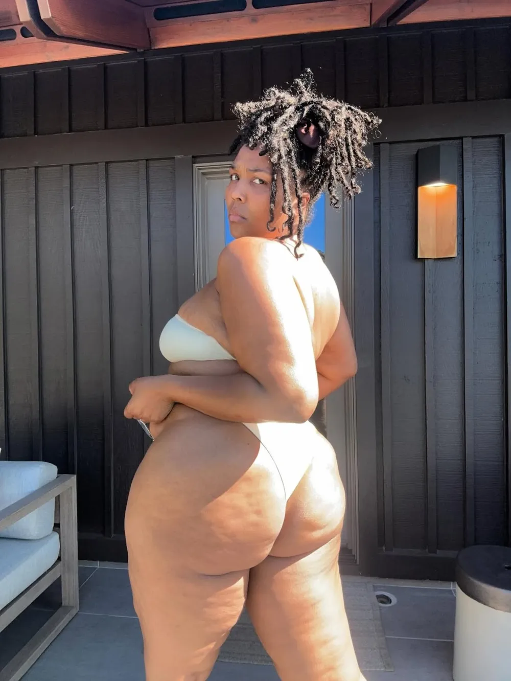 Lizzo Shares Her New Year s Resolution as She Shows Off Her Weight Loss in a Bikini