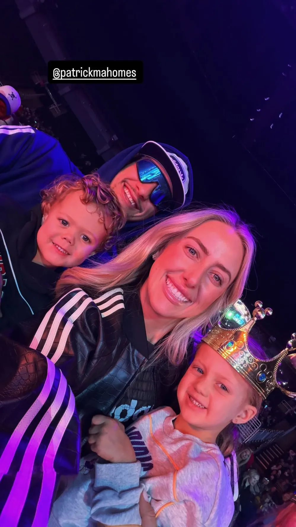 Mahomes-Selfie_3816656272306038693