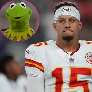 Man Dressed as Patrick Mahomes in Kermit Mask Gets Knocked Out by Rocky Balboa at Mummers Parade
