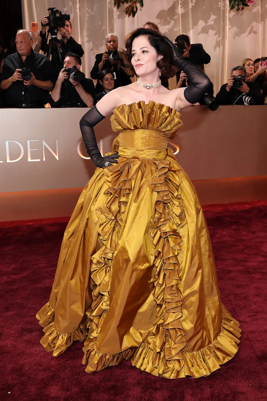 Parker Posey Red Carpet Arrival Golden Globes 2026