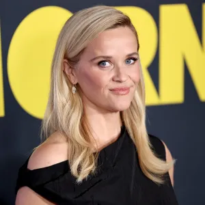 Reese Witherspoon Warns Fans Against Scammers Impersonating Her Online Feature