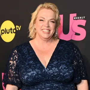 Sister Wives Preview Janelle Denies Playing Girl Games With Meri After Calling Robyn Submissive