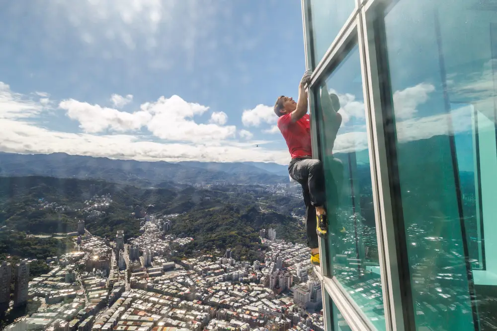 Skyscraper-Live-Netflix-6000px_2F0A9105