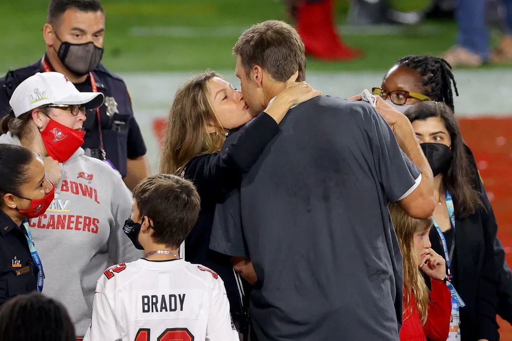Tom-Brady-and-Gisele-Bundchen-2021-Super-Bowl-GettyImages-1300927028