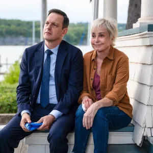 Josh Charles and Annie Potts in Best Medicine