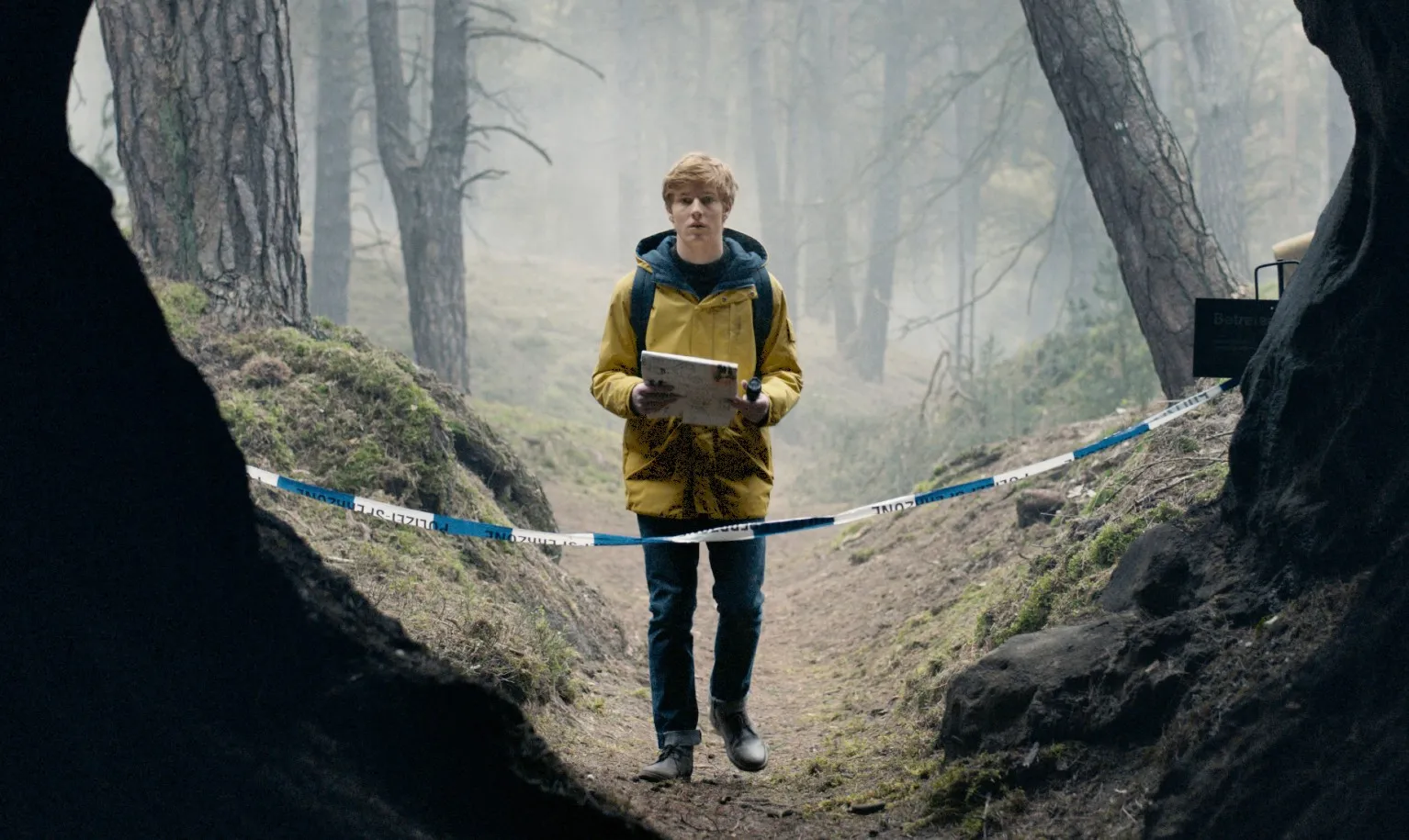 Louis Hofmann in Dark season 1