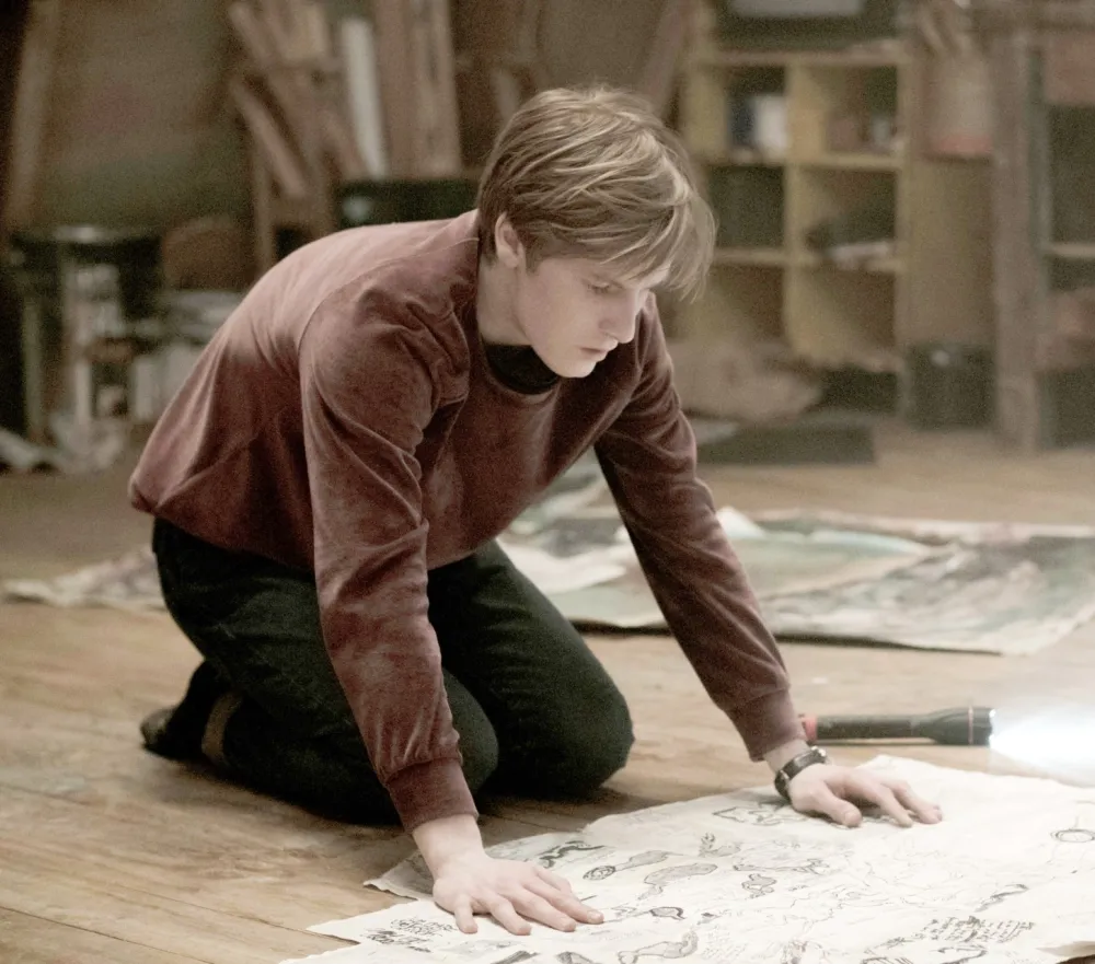 Louis Hofmann in Dark