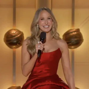 fire breaks out at golden globes 2026 nikki glaser