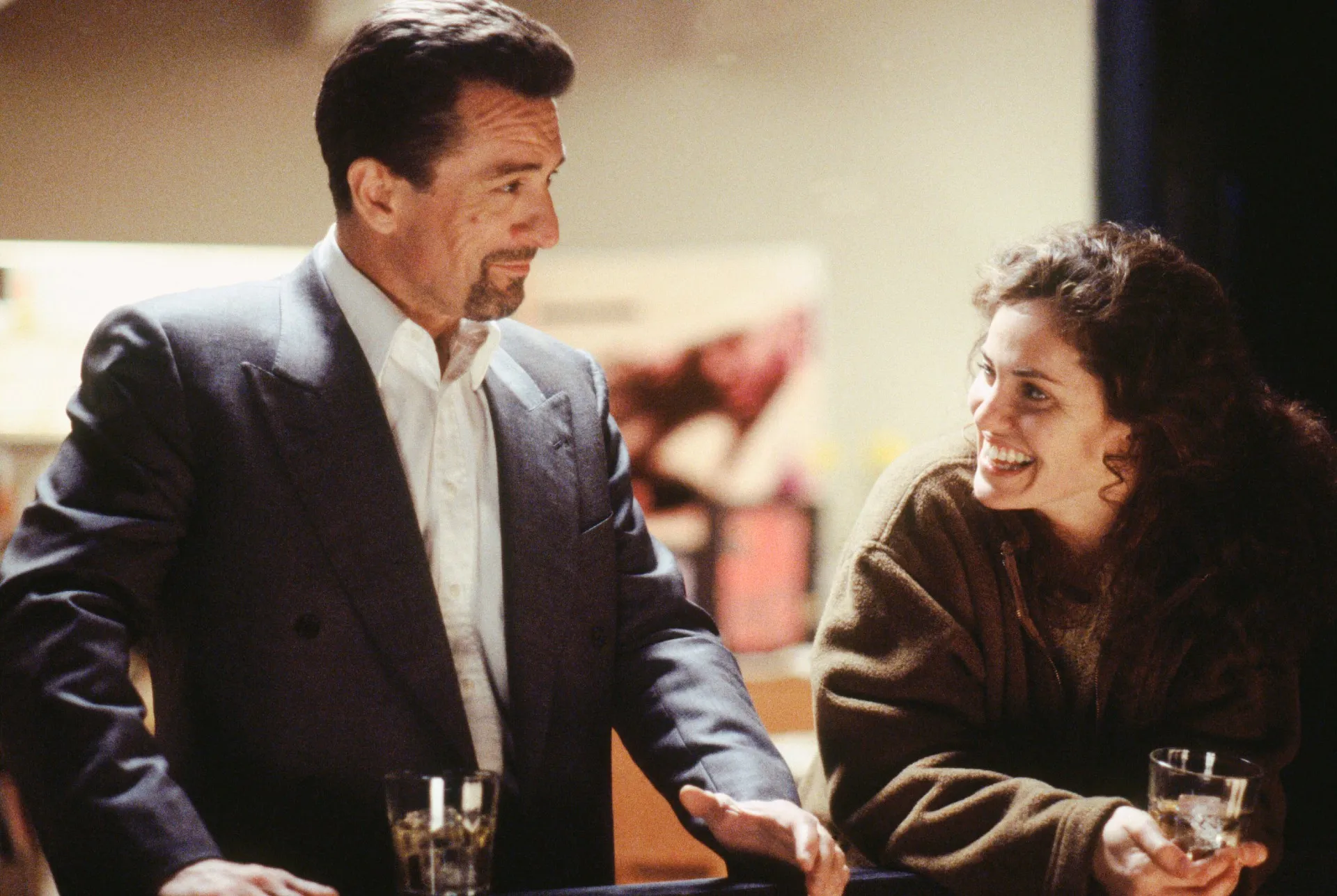 Robert De Niro and Amy Brenneman in Heat
