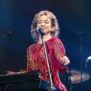 Breaking Down the Controversy Surrounding Kate Hudsons Song Sung Blue Role