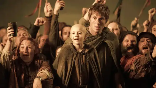 Dexter Sol Ansell and Peter Claffey in A Knight of the Seven Kingdoms