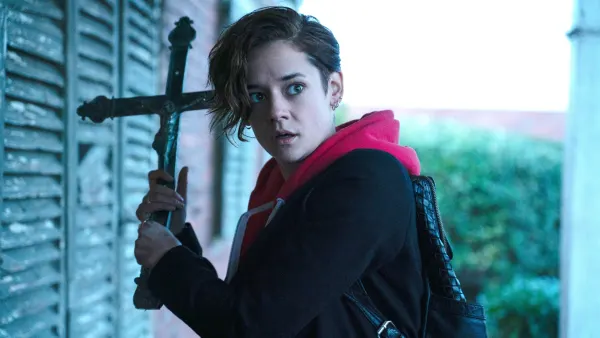 Victoire Du Bois in Marianne