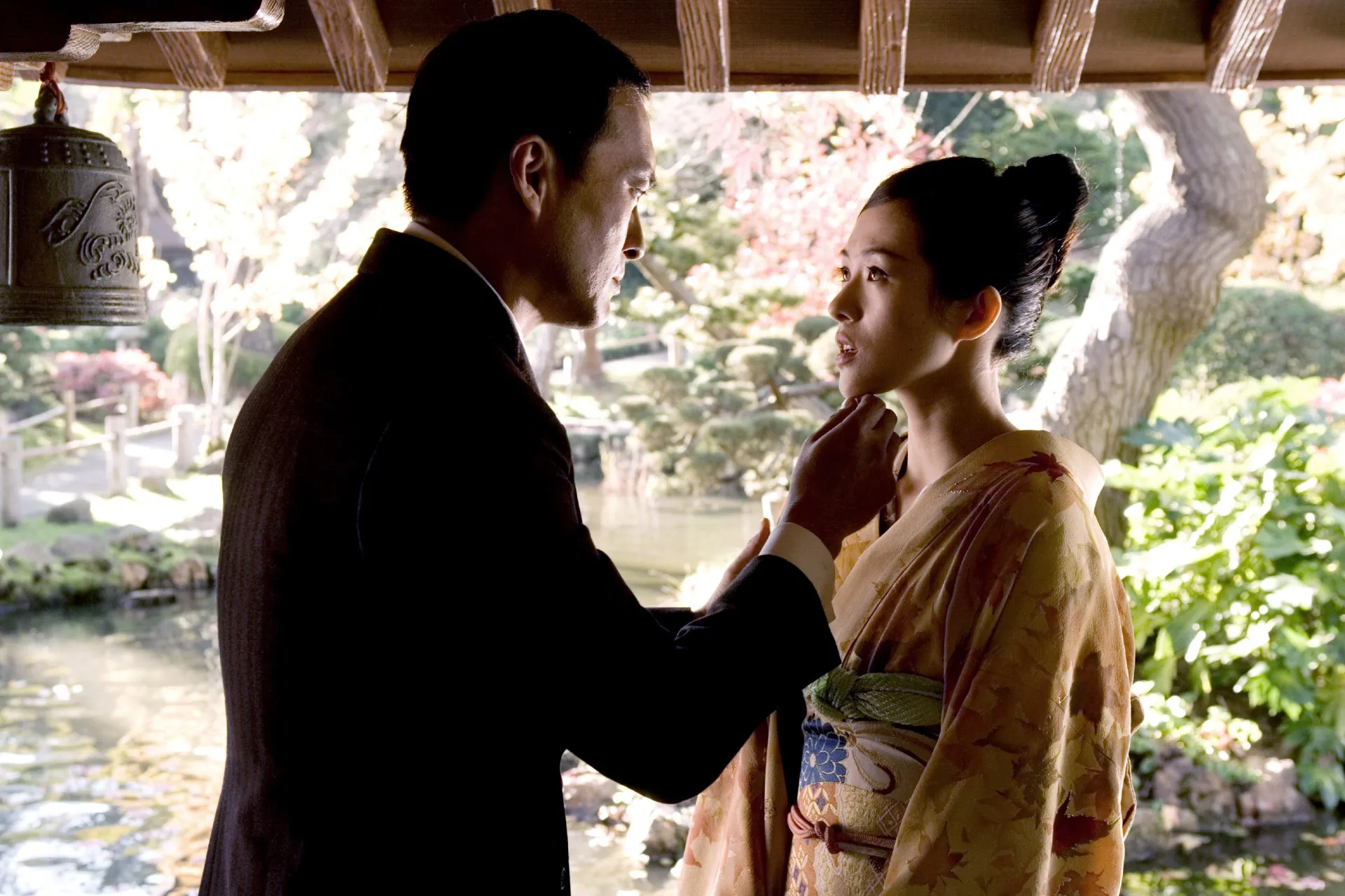Ken Watanabe and Ziyi Zhang in Memoirs of a Geisha