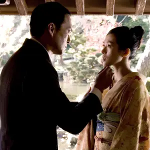 Ken Watanabe and Ziyi Zhang in Memoirs of a Geisha