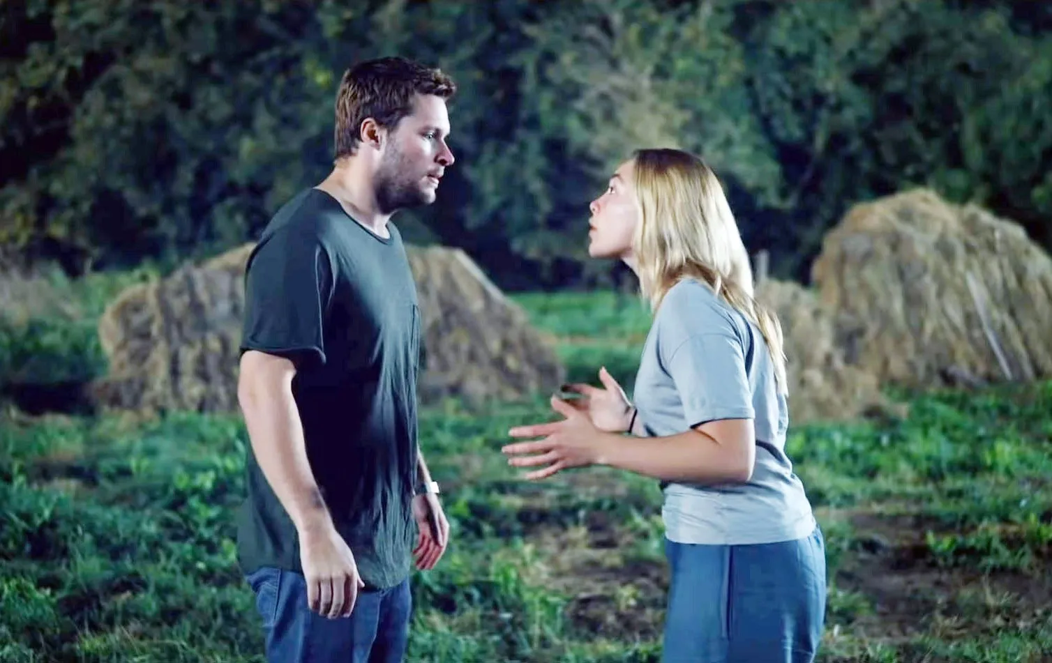 Jack Reynor and Florence Pugh in Midsommar